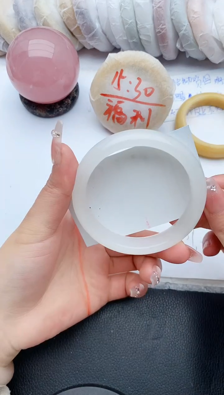 【闪购商品】石英质玉手镯未镶嵌A141+60/61