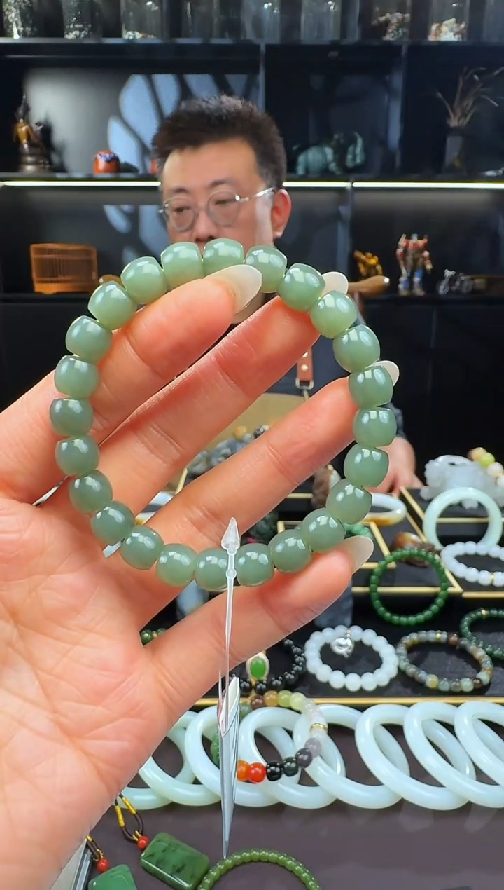 颈饰未镶嵌和田玉9mm粉青极致手串