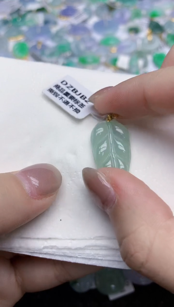 【闪购商品】翡翠颈饰18K金镶嵌天然翡翠A货