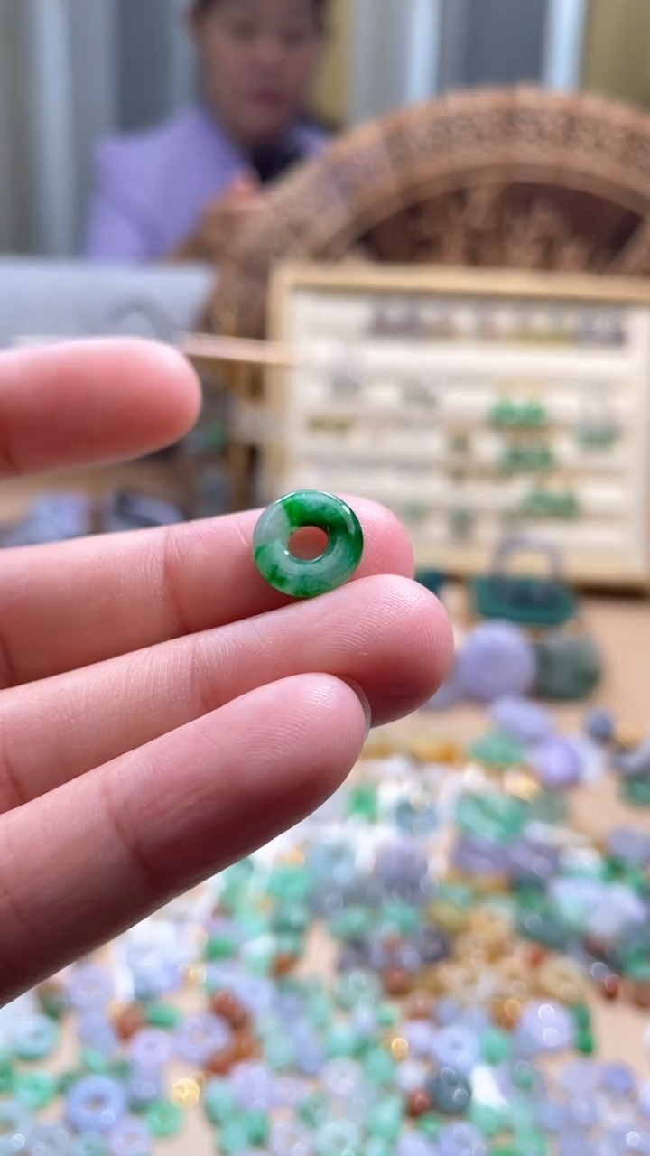 【闪购商品】翡翠颈饰未镶嵌甜甜圈