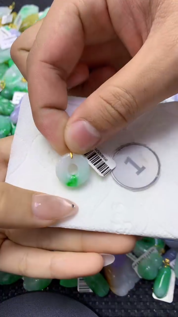 颈饰未镶嵌翡翠天然缅甸翡翠A货