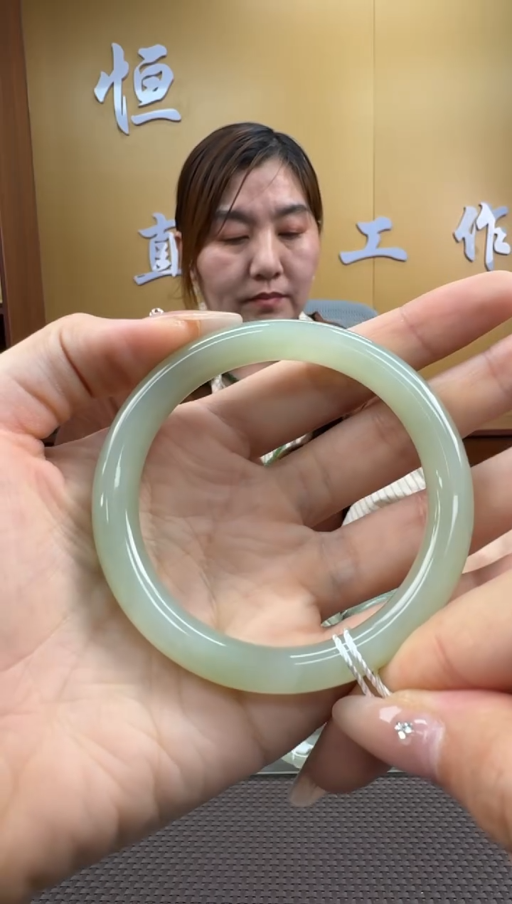 【闪购商品】和田玉手镯未镶嵌57