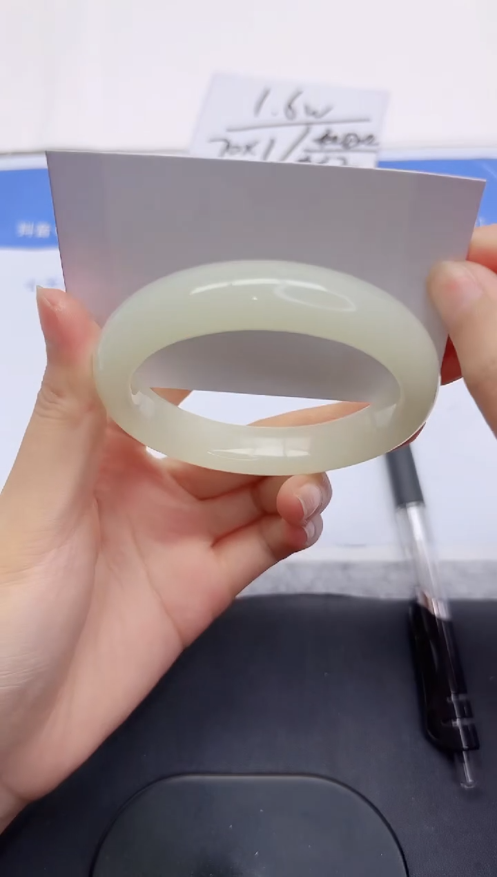 石英质玉手镯未镶嵌165-60