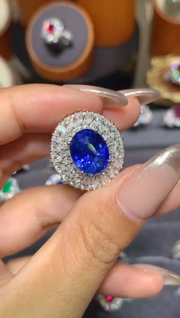 蓝宝石戒指18K金镶嵌5.04CT
