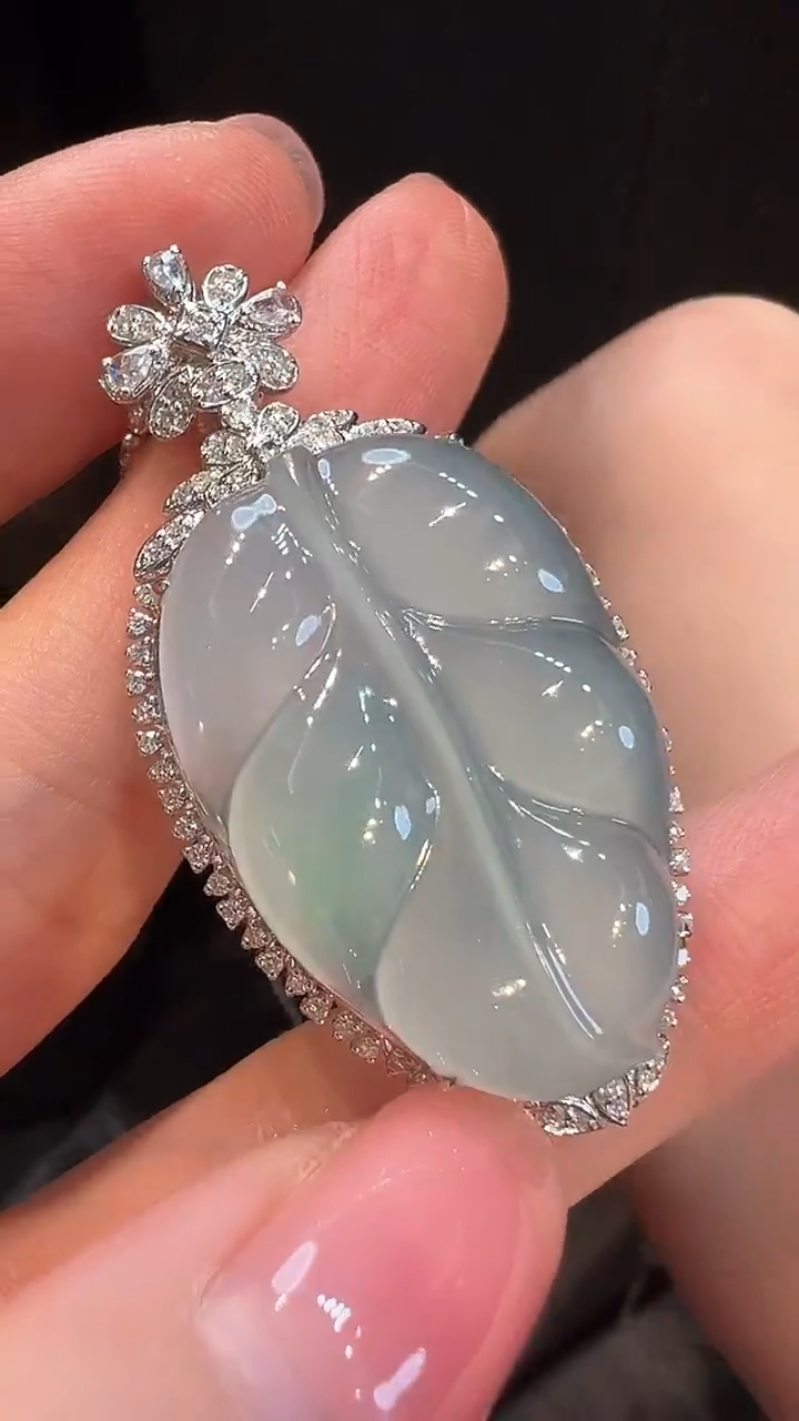 吊坠(不含链)18K金镶嵌翡翠好****️L6