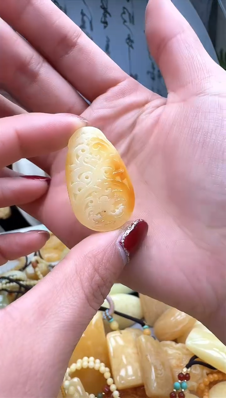 【闪购商品】琥珀裸石未镶嵌挂坠