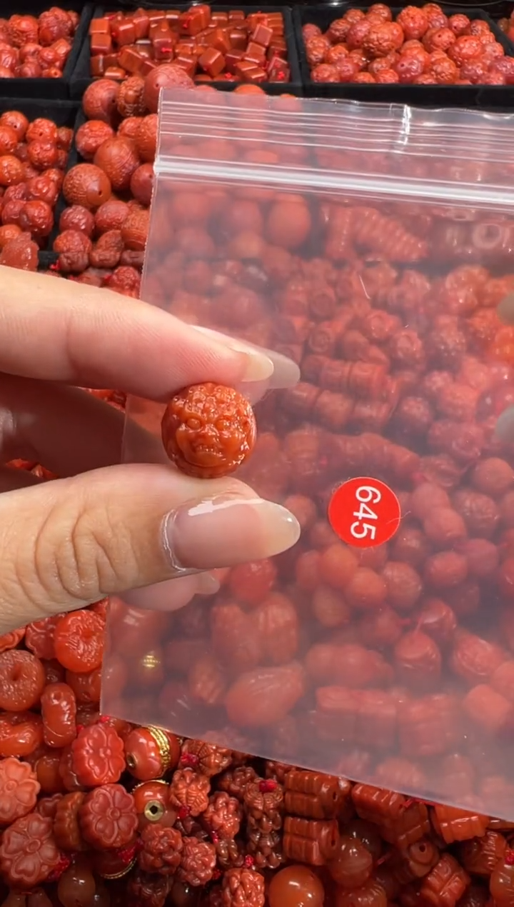 南红玛瑙未镶嵌颈饰1