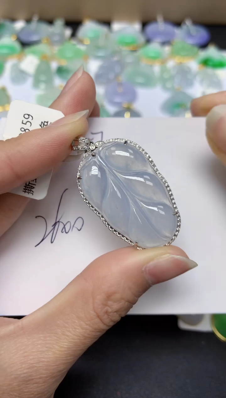 【闪购商品】翡翠18K金镶嵌颈饰 天然翡翠A货