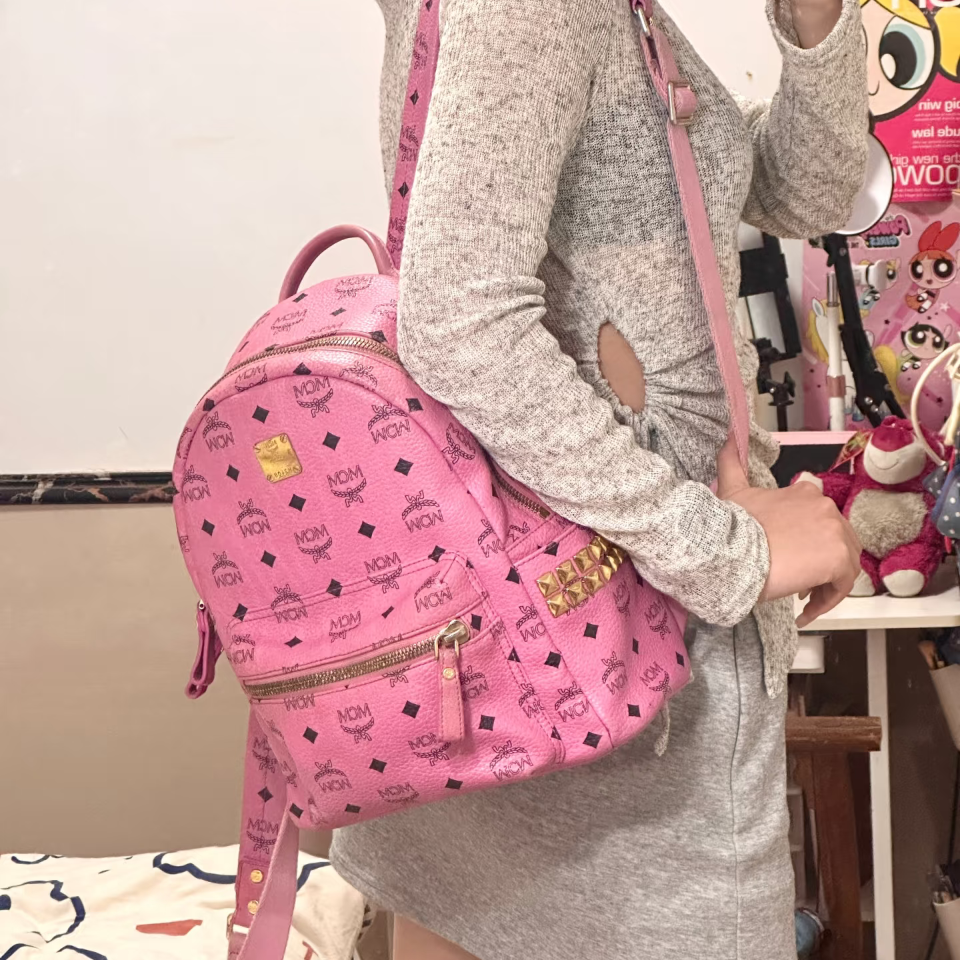 95新 MCM 26粉色小号双肩包/EE12527018/7018