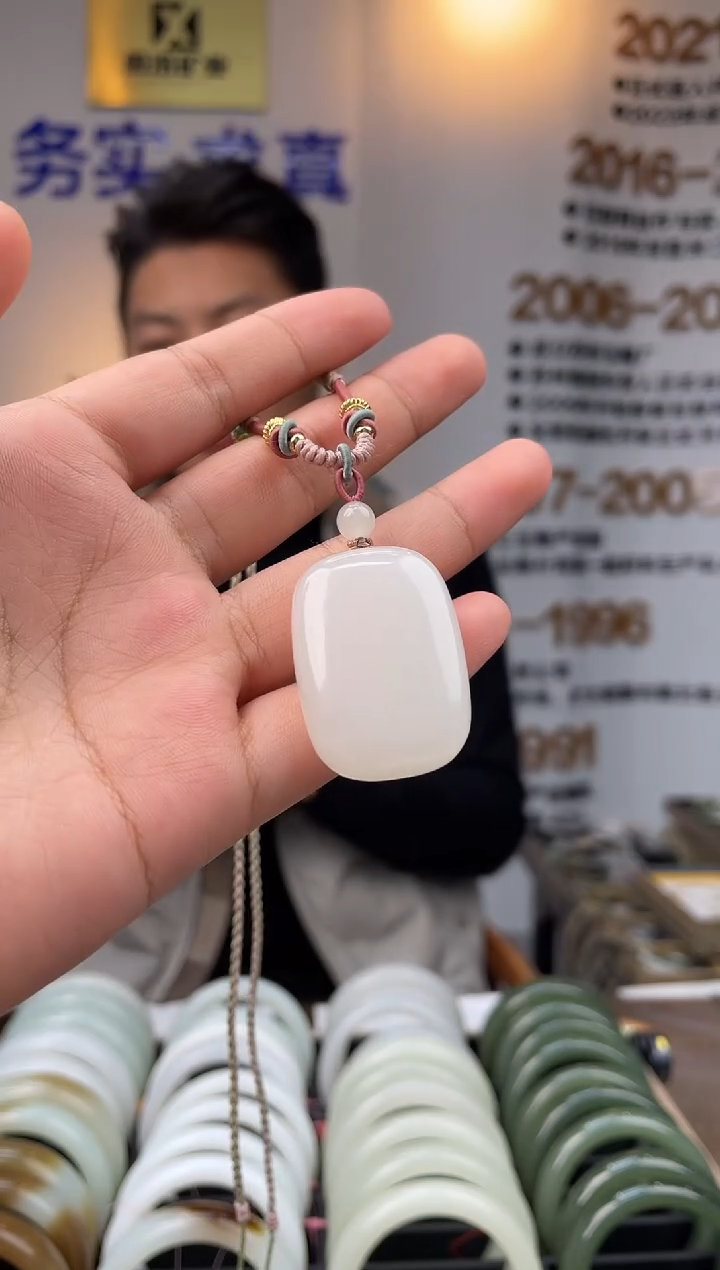 颈饰未镶嵌和田玉高品白玉无事牌吊坠多样性发一