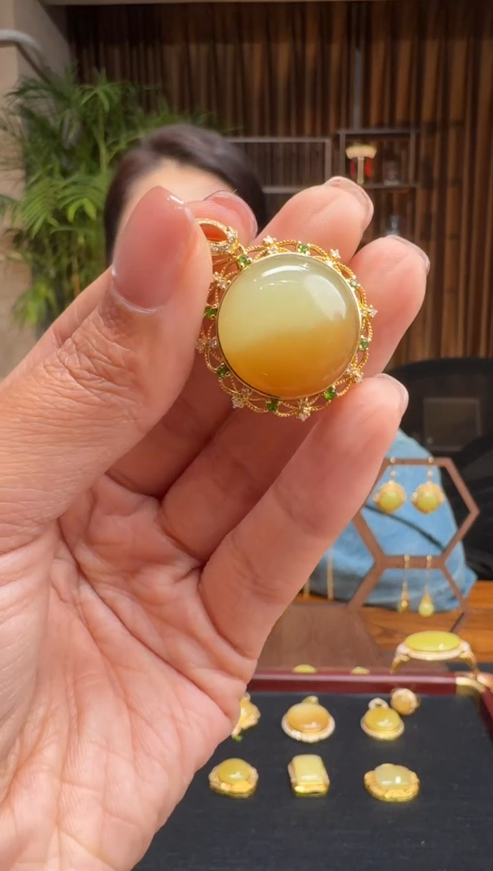 【闪购商品】和田玉10218K金镶嵌2.26冰冰多样性发货