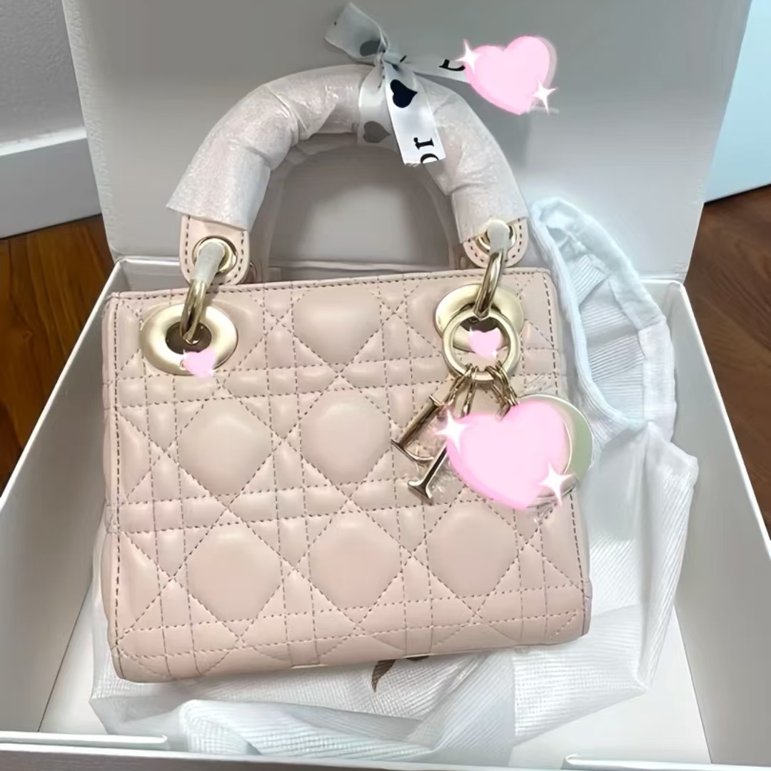 弟弟三格戴妃手拎斜跨包