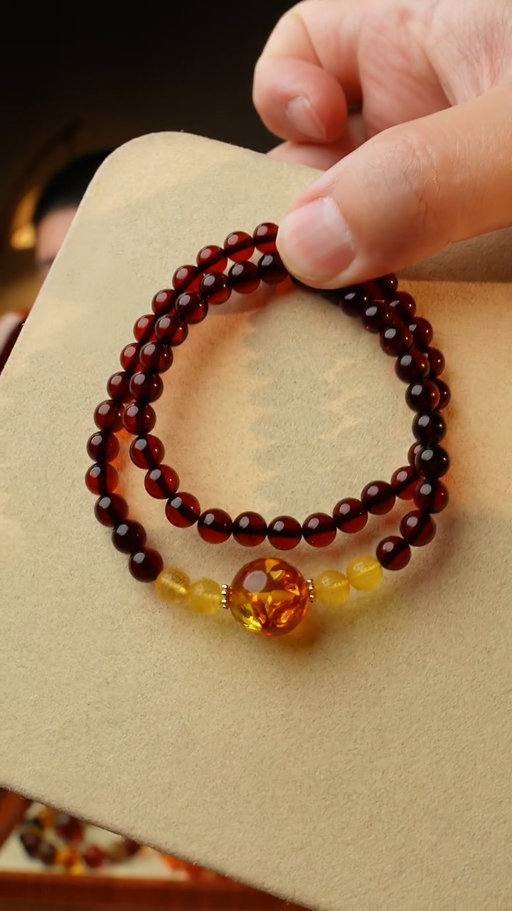【闪购商品】琥珀裸石未镶嵌双圈血珀手串
