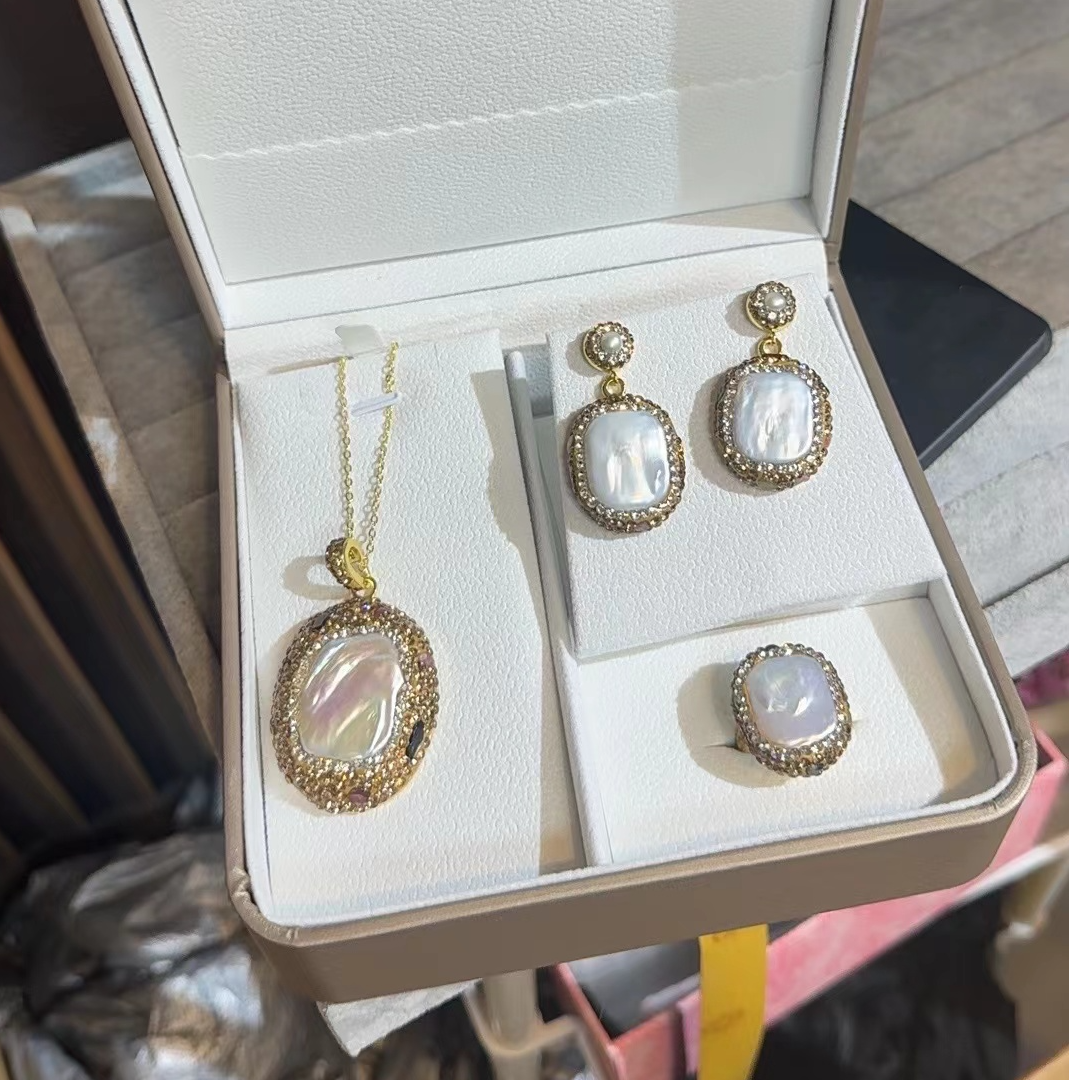 铜合金项链 津玲女士白色天然淡水巴洛克珍珠项链耳坠礼盒3件套