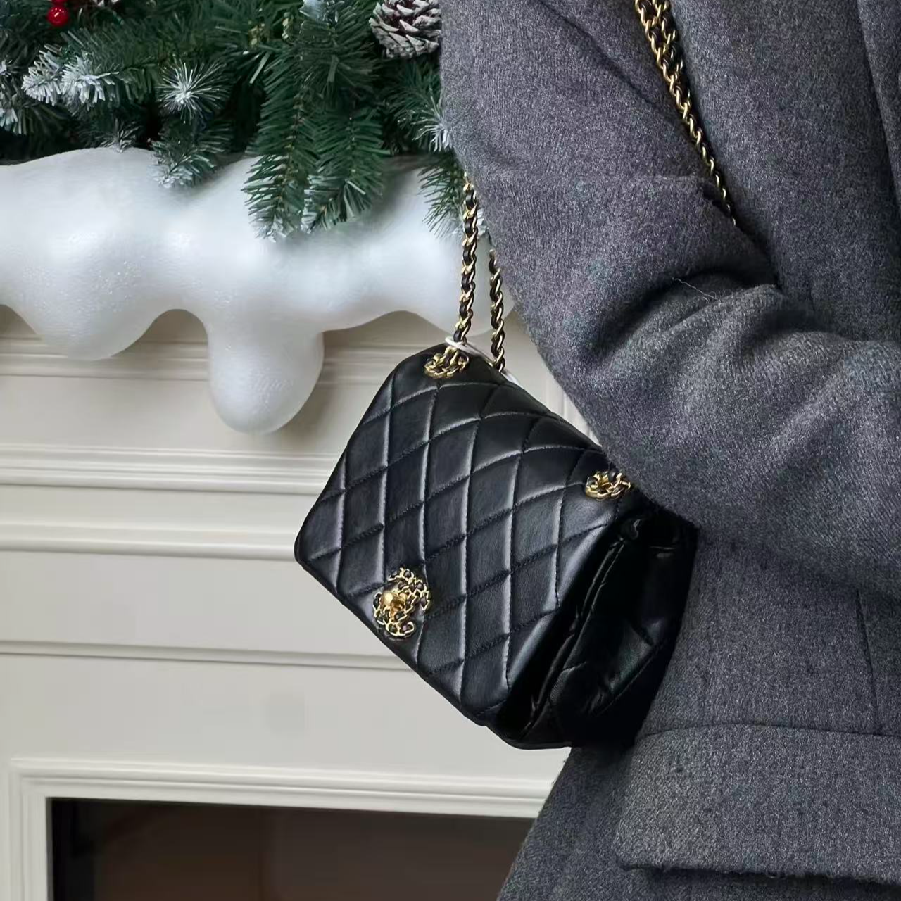 99新 Chanel/香奈儿 24p口盖包黑金羊皮24年/优品