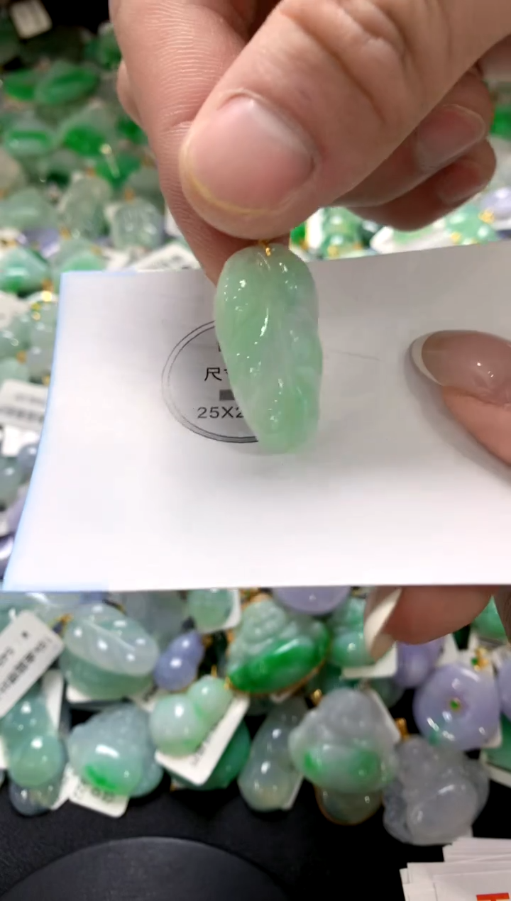 翡翠18K金镶嵌颈饰1111111111111111