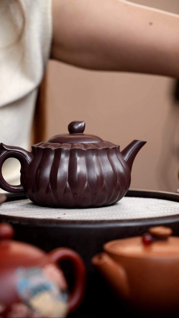 茶壶紫砂紫泥花蕊壶寿桃钮