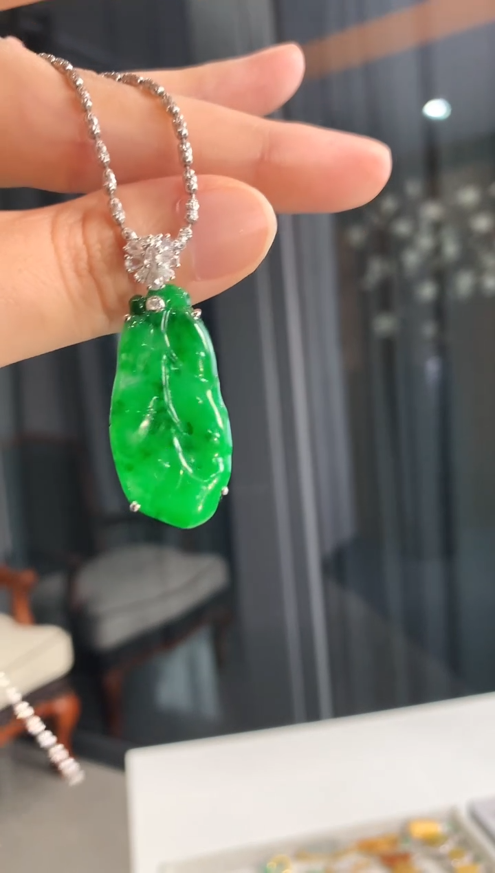 【闪购商品】翡翠吊坠(不含链)18K金镶嵌吊坠