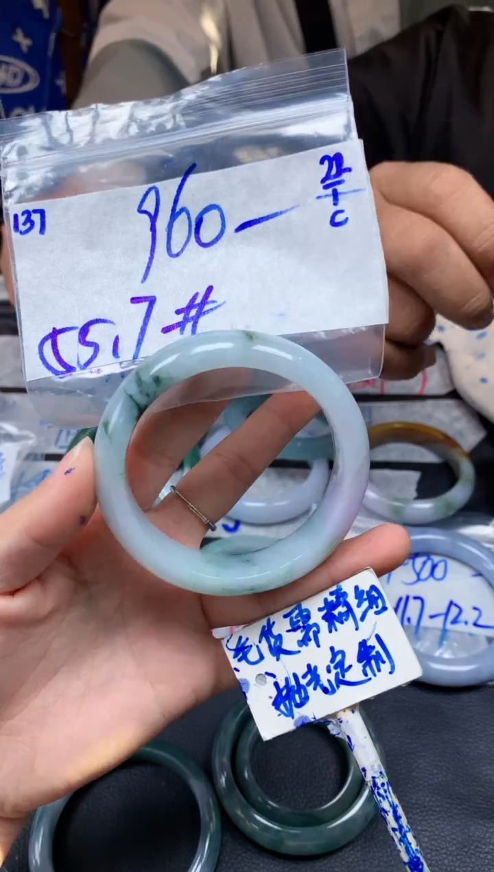 【闪购商品】定制翡翠未镶嵌137毛货需精细抛光手镯多样性拍一发一