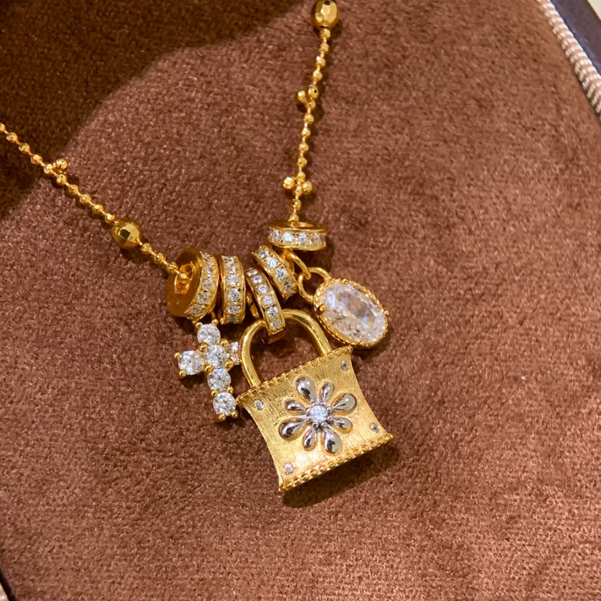 铜合金项链 复古重工金色十字架锁扣项链女轻奢气质高级感锁骨链