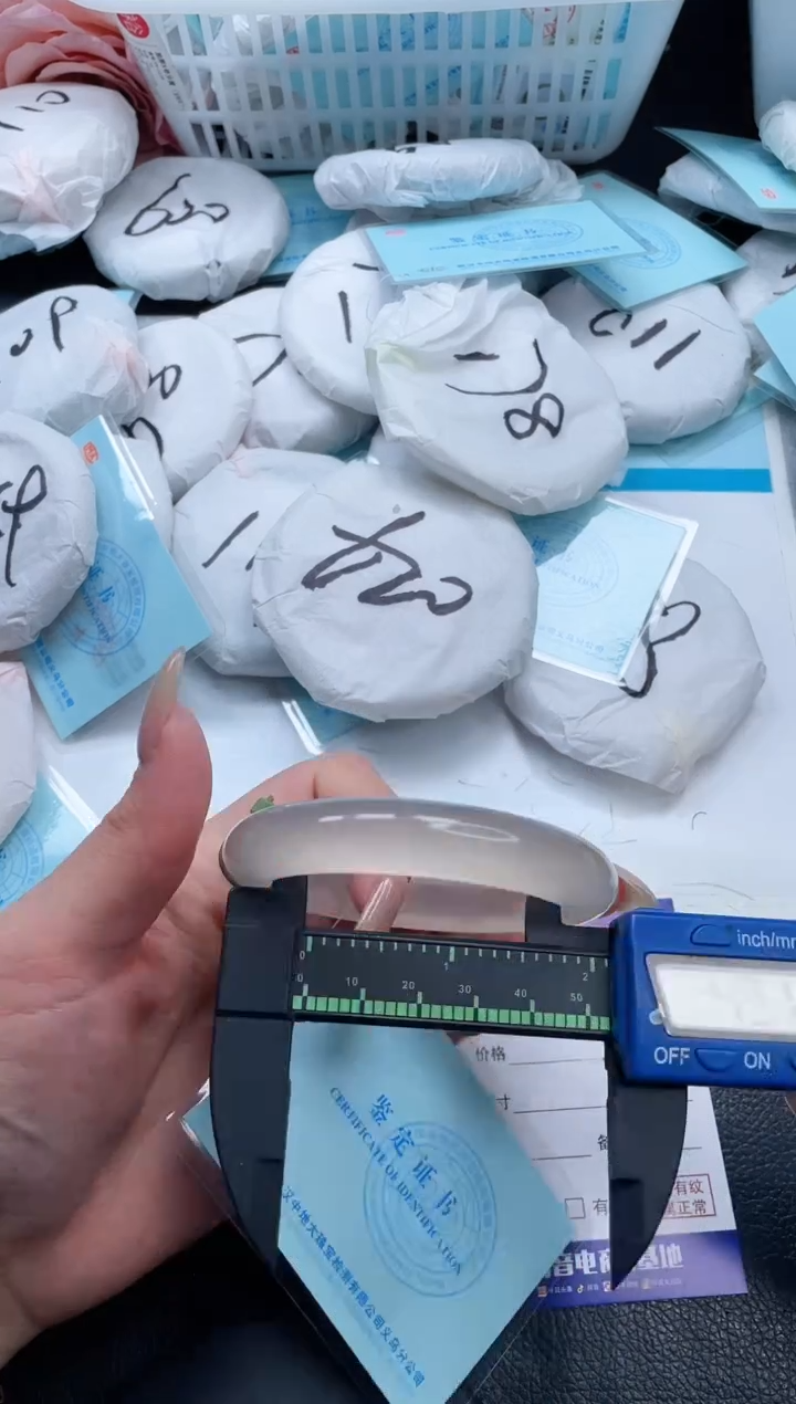 【闪购商品】石英质玉手镯未镶嵌7V250-55