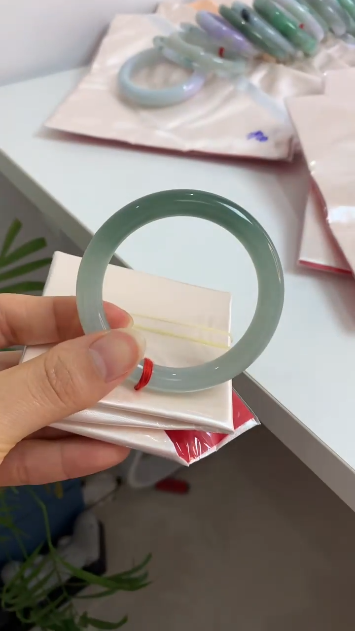 未镶嵌手镯翡翠52圆条半山水