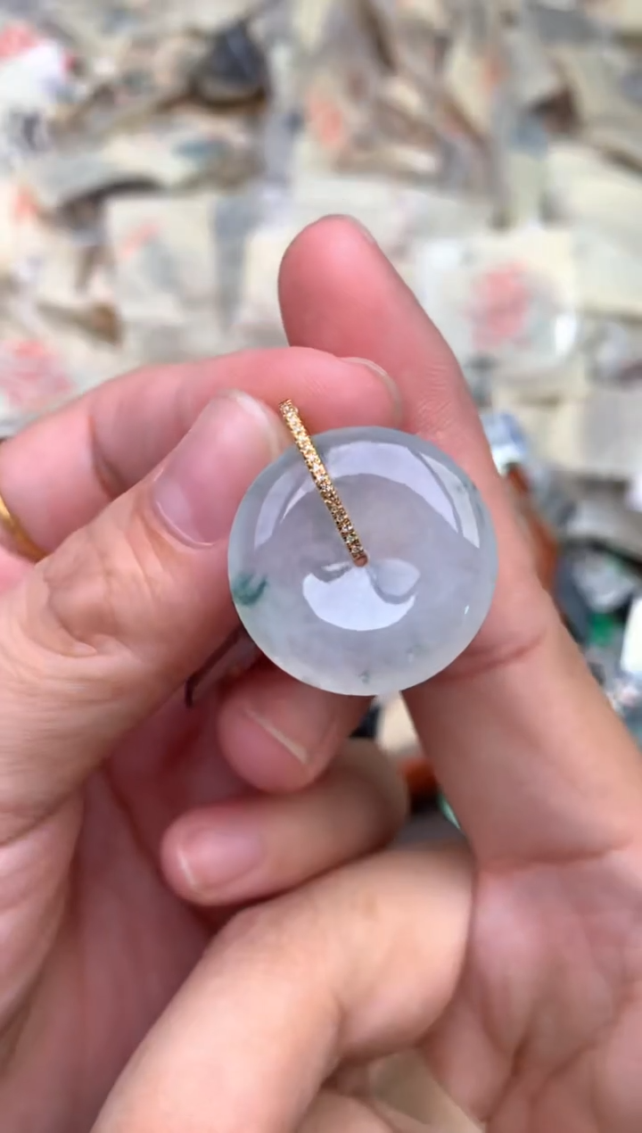 18K金镶嵌挂件翡翠   —