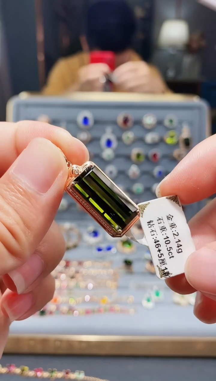 【闪购商品】碧玺颈饰18K金镶嵌10.5..