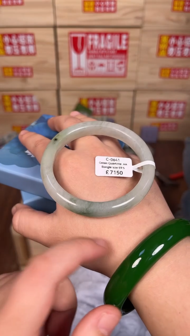 未镶嵌手镯石英质玉编码C0641