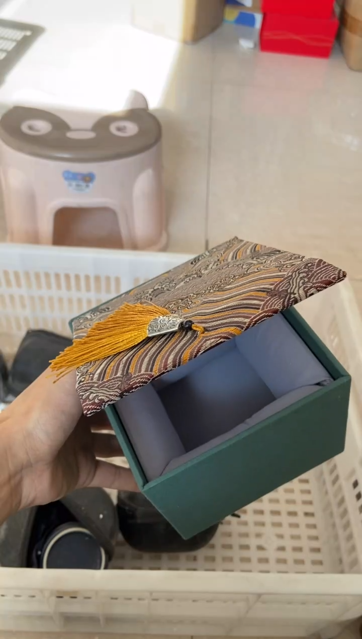 无运费险有瑕疵的摄影的产品有使用过的痕迹有点脏介意勿拍