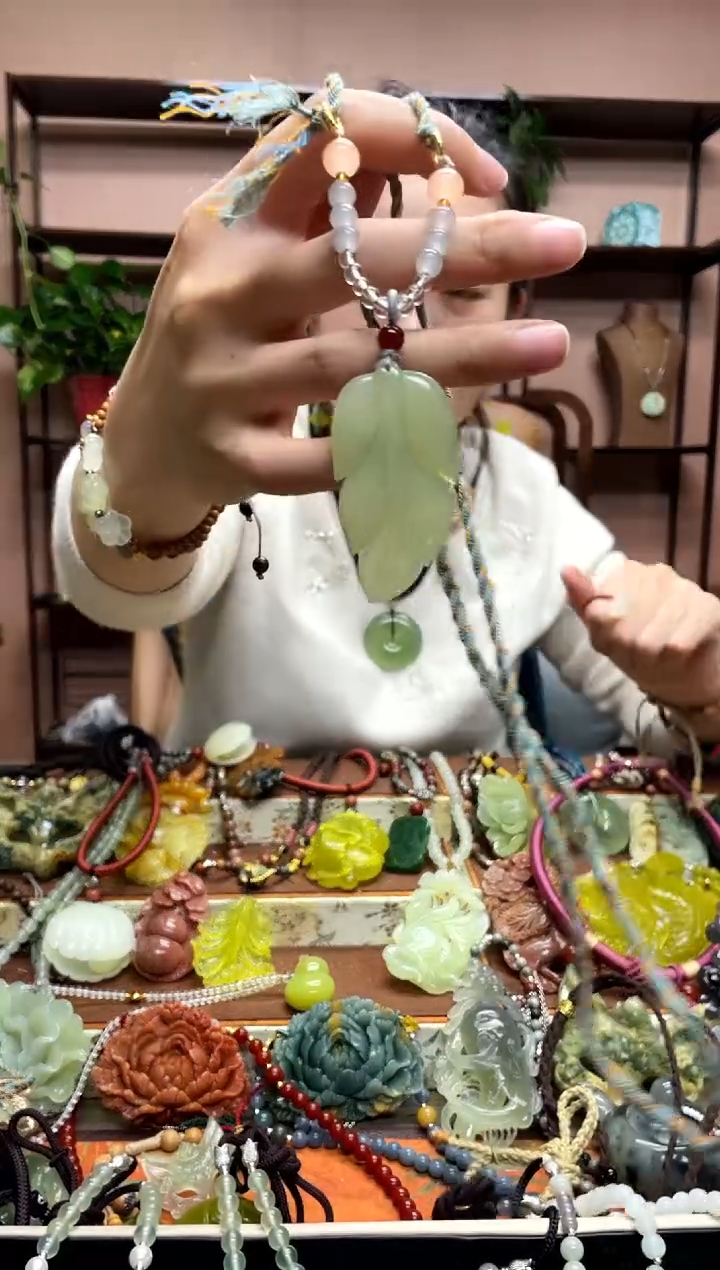 未镶嵌岫玉颈饰·3