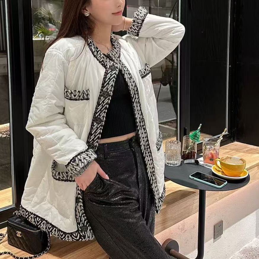 99新 Chanel/香奈儿 40码 白色拼黑白编织边 四口袋 长袖 羽绒服