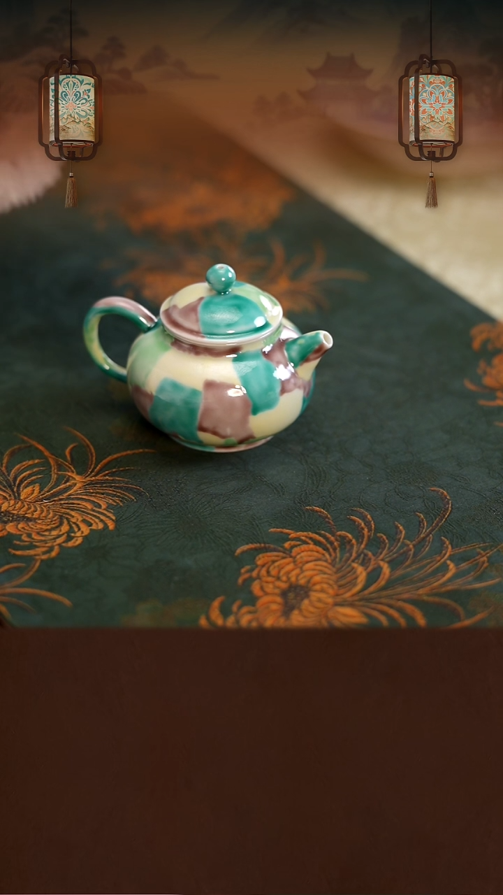 素三彩赏心乐事茶壶