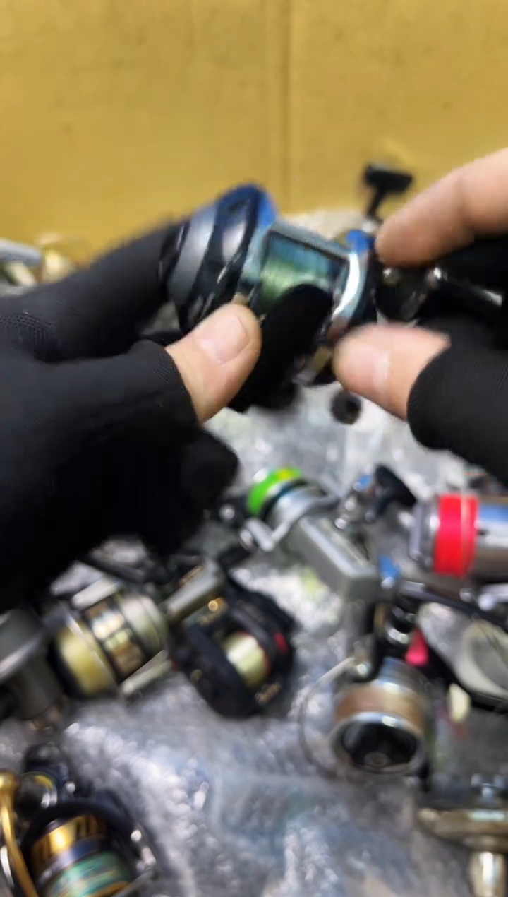 圣****司微瑕钓鱼轮，直播间讲解为准，看清楚再拍，如有拆卸不退换