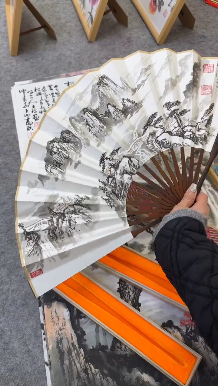 【闪购商品】国画泰山--王琦-王虹-红木扇子