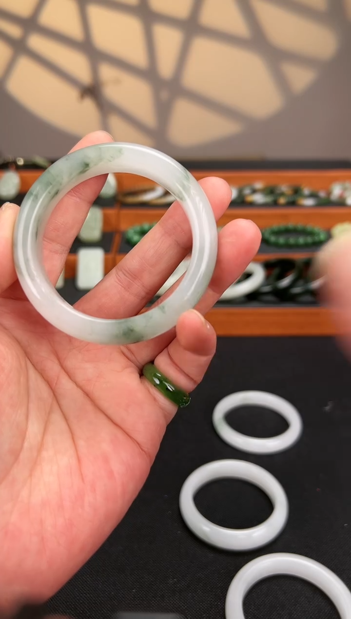 【闪购商品】石英质玉手镯未镶嵌天山翠（圈口53-62备注）多样性发一