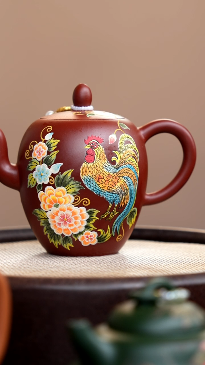 茶壶紫砂朱泥美人肩泥绘大公鸡
