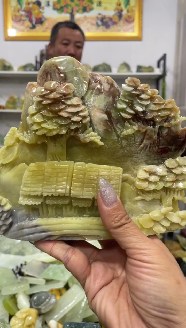 岫玉未镶嵌摆件              