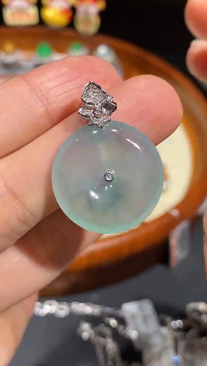 【闪购商品】翡翠颈饰18K金镶嵌吊坠