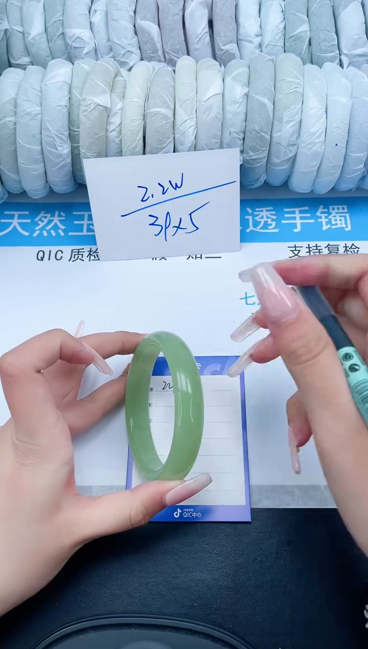 【闪购商品】石英质玉手镯未镶嵌228-62