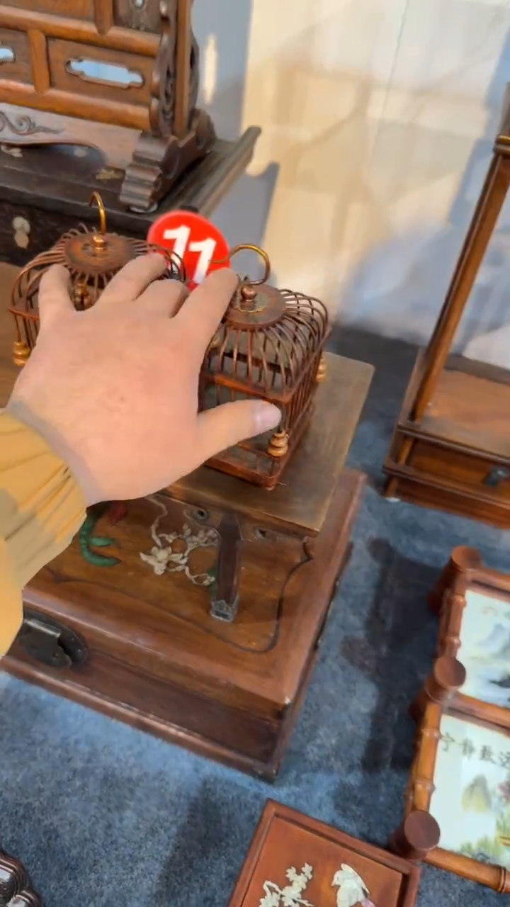 木用****9福利          蝈蝈笼一对