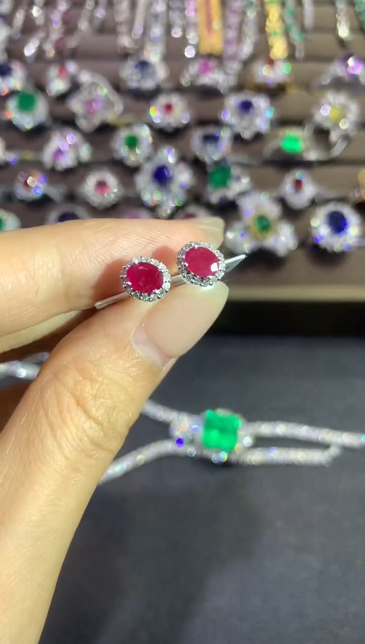 【闪购商品】红宝石耳饰18K金镶嵌a8888多样性一件发货