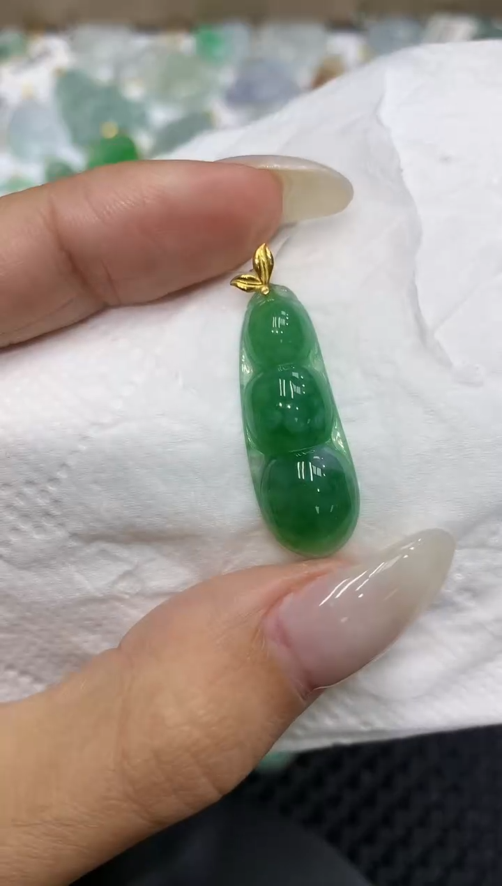 颈饰18K金镶嵌翡翠111111111111