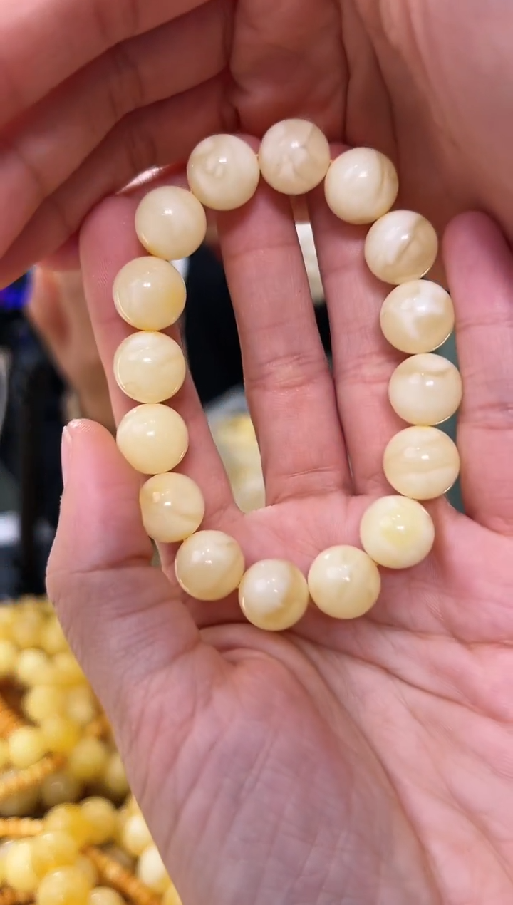 【闪购商品】琥珀手串未镶嵌蜜蜡手串多样性发其中一件