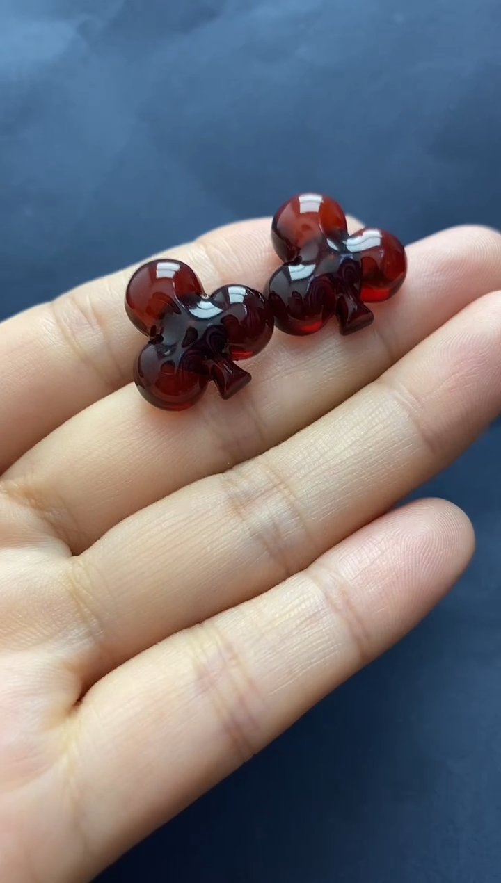 裸石琥珀未镶嵌耳钉