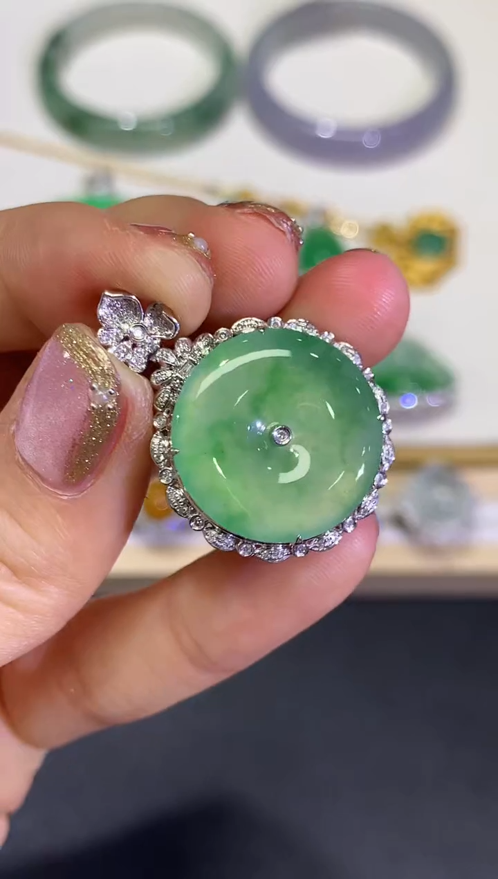 【闪购商品】翡翠颈饰18K金镶嵌团购82