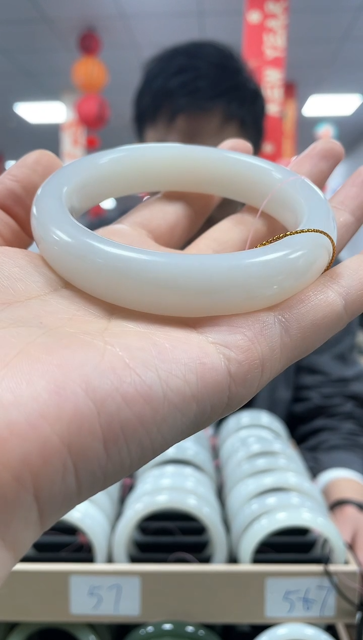 【闪购商品】和田玉手镯未镶嵌圈口备注 且末暖色手镯一条（福利）