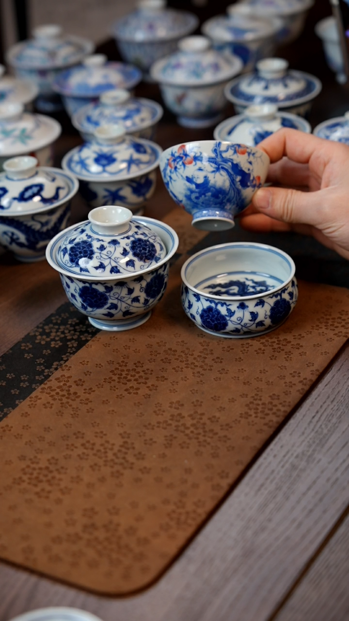 【闪购商品】130缠枝花卉盖碗＋杯