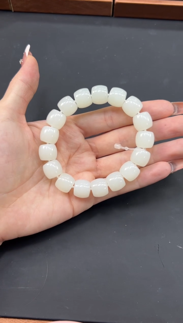 【闪购商品】和田玉手串未镶嵌且末天泰微色差卡13手串