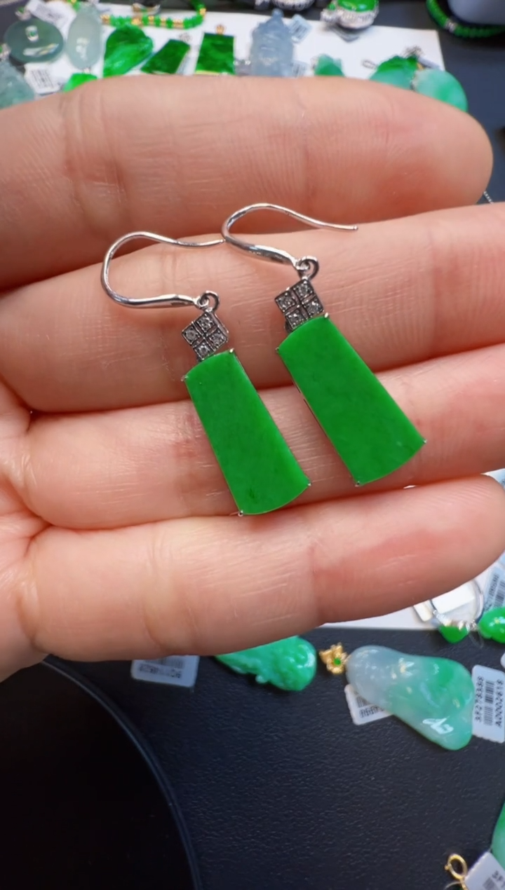 【闪购商品】翡翠耳坠18K金镶嵌2980元